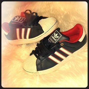 Adidas Sneakers.